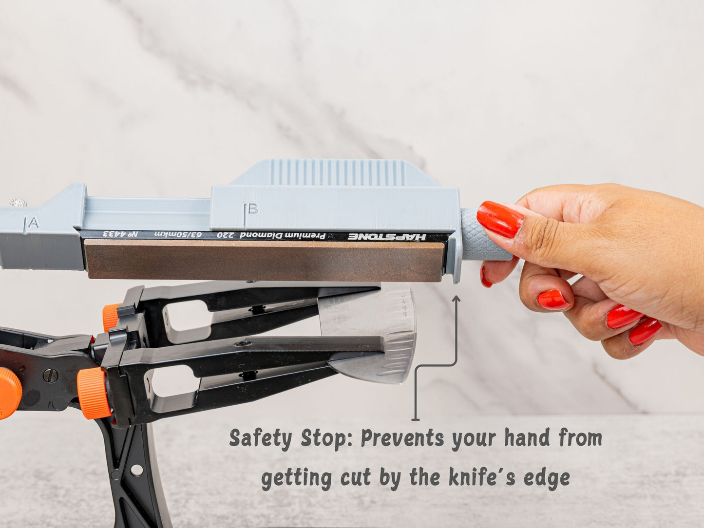 Built in safety stop helps keep your hand away from the knife edge while sharpening. Designed to provide a safer gripping area when using the Sharpal 202H system.