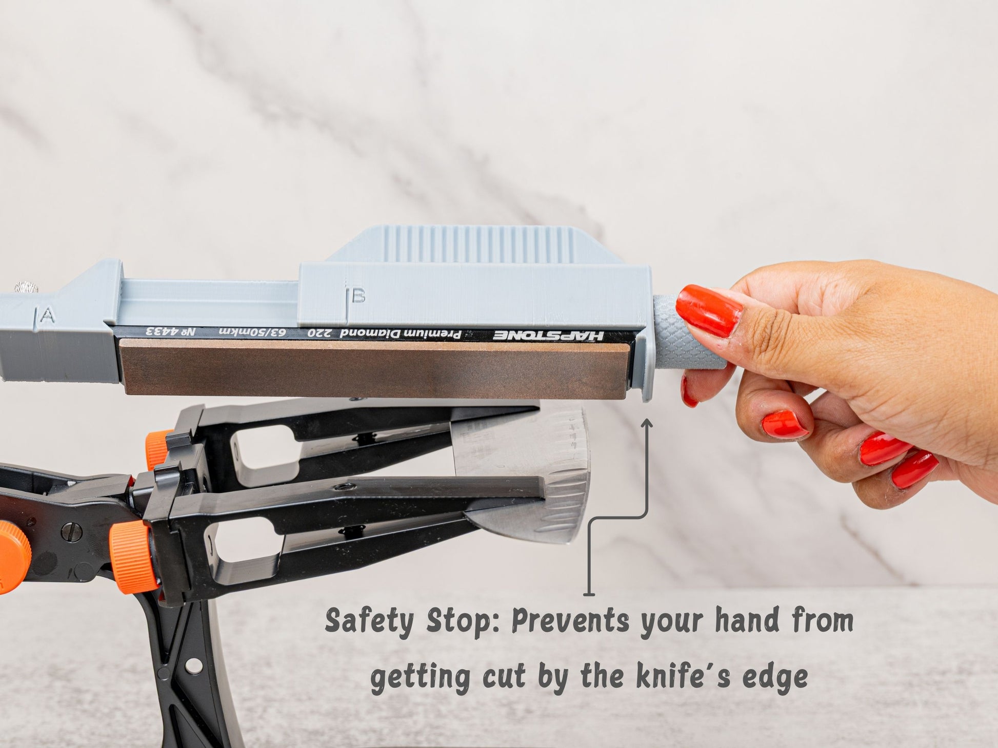 Built in safety stop helps keep your hand away from the knife edge while sharpening. Designed to provide a safer gripping area when using the Sharpal 202H system.